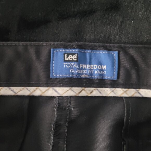 Lee Pants Mens 36x29 Black Pleated Khakis Casual Classic Fit - Picture 2 of 3
